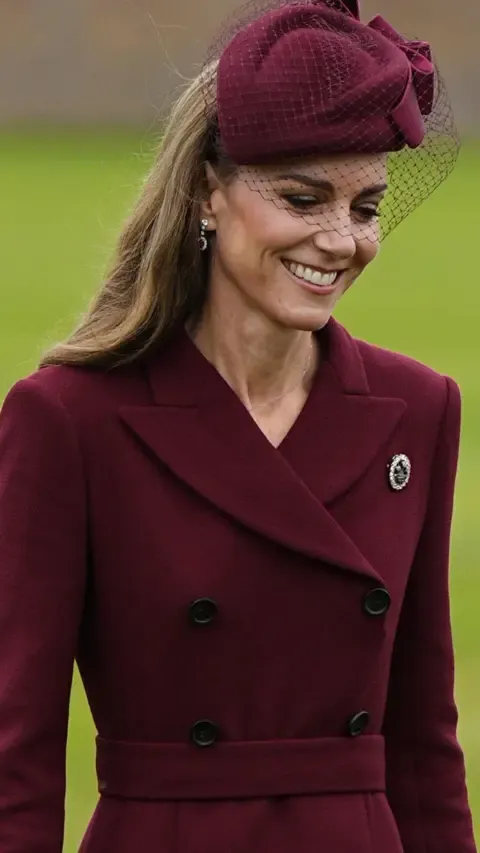 The First Lady’s Hat, Kate’s Feather Brooch and Other Standout Outfits So Far